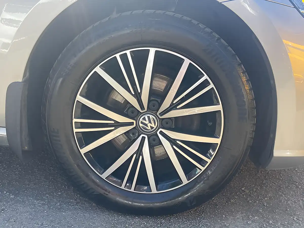 Used 2018 Volkswagen Golf Se Silver - Interior and Exterior details 13