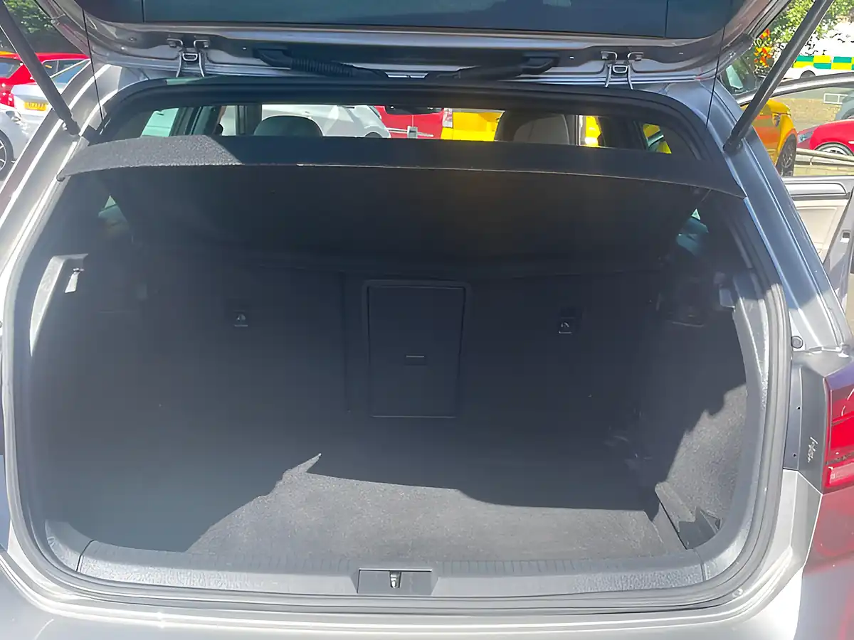 Used 2018 Volkswagen Golf Se Silver - Interior and Exterior details 16