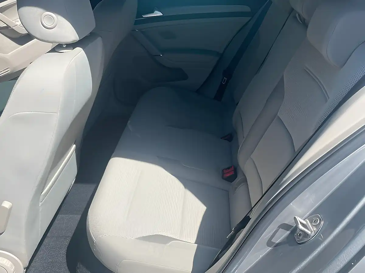 Used 2018 Volkswagen Golf Se Silver - Interior and Exterior details 17