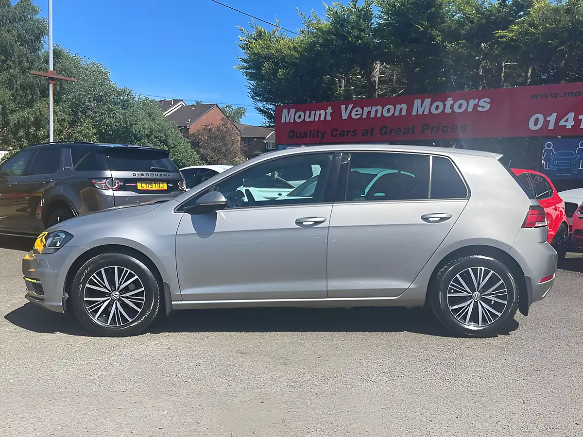 Used 2018 Volkswagen Golf Se Silver - Interior and Exterior details 5