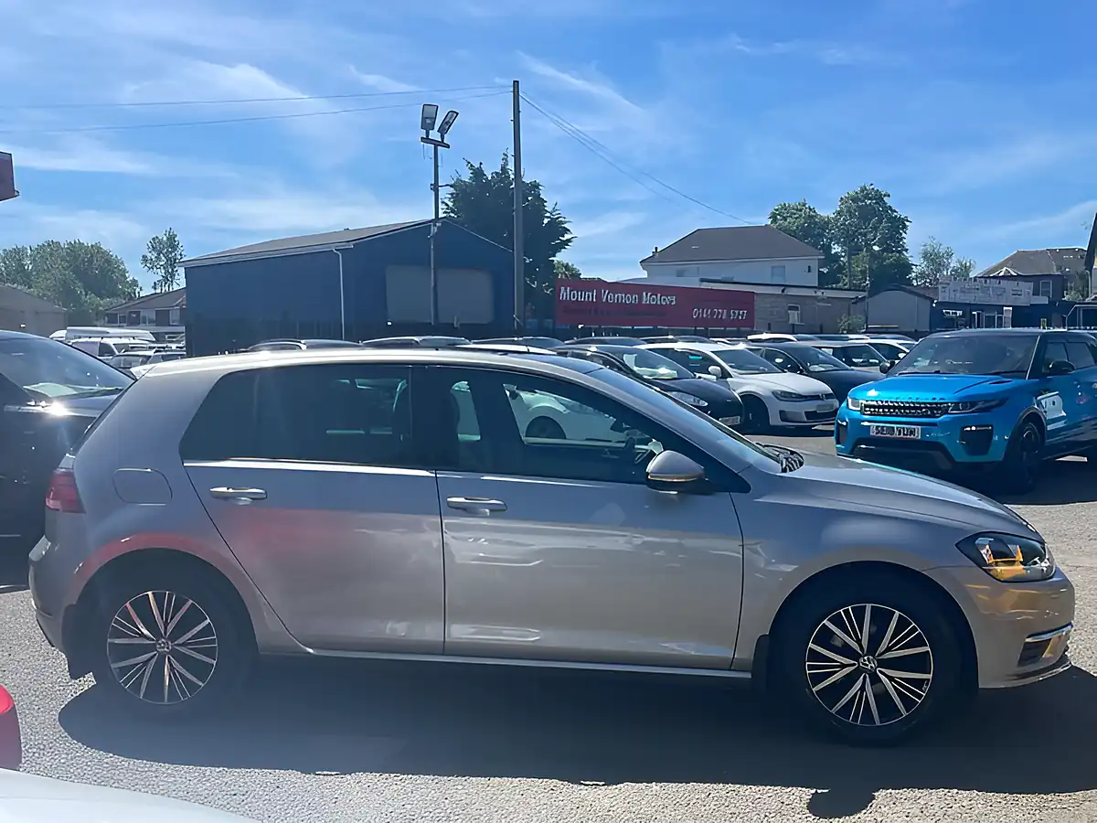 Used 2018 Volkswagen Golf Se Silver - Interior and Exterior details 9