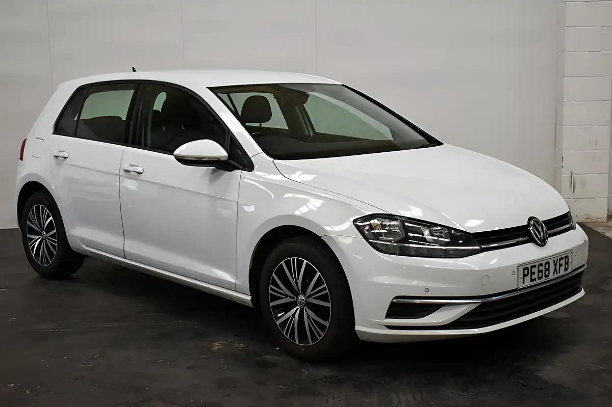 Used 2018 Volkswagen Golf Se White - Front View