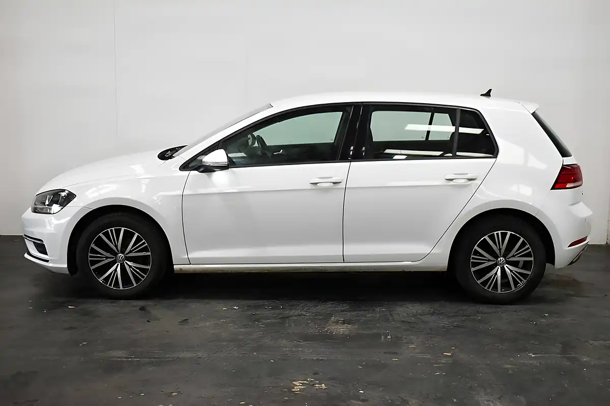 Used 2018 Volkswagen Golf Se White - Interior and Exterior details 2