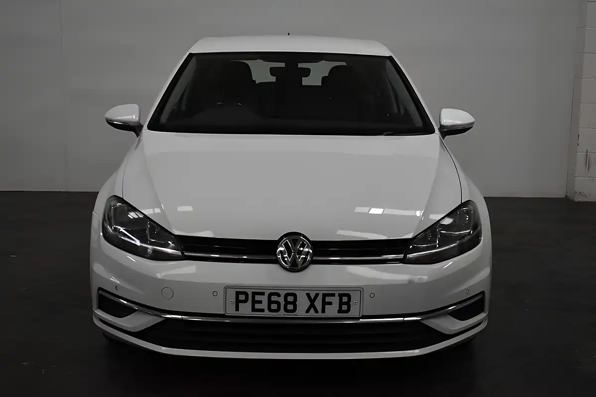 Used 2018 Volkswagen Golf Se White - Interior and Exterior details 4