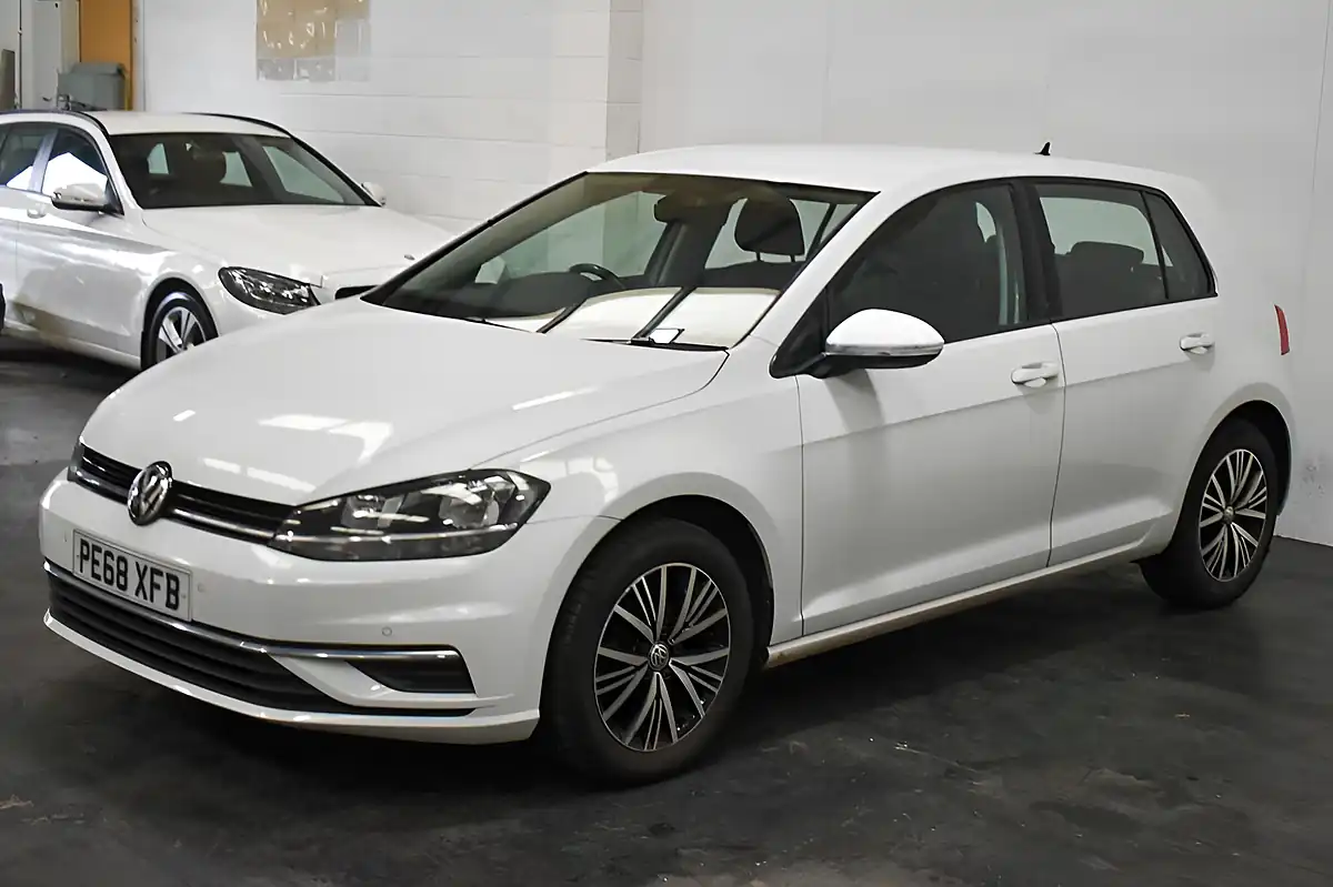 Used 2018 Volkswagen Golf Se White - Interior and Exterior details 5