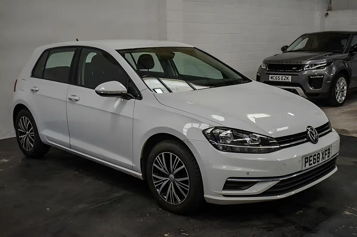 Used 2018 Volkswagen Golf Se White - Interior and Exterior details 6