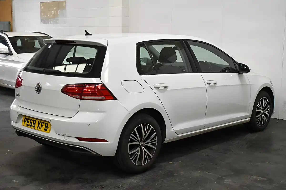 Used 2018 Volkswagen Golf Se White - Interior and Exterior details 7