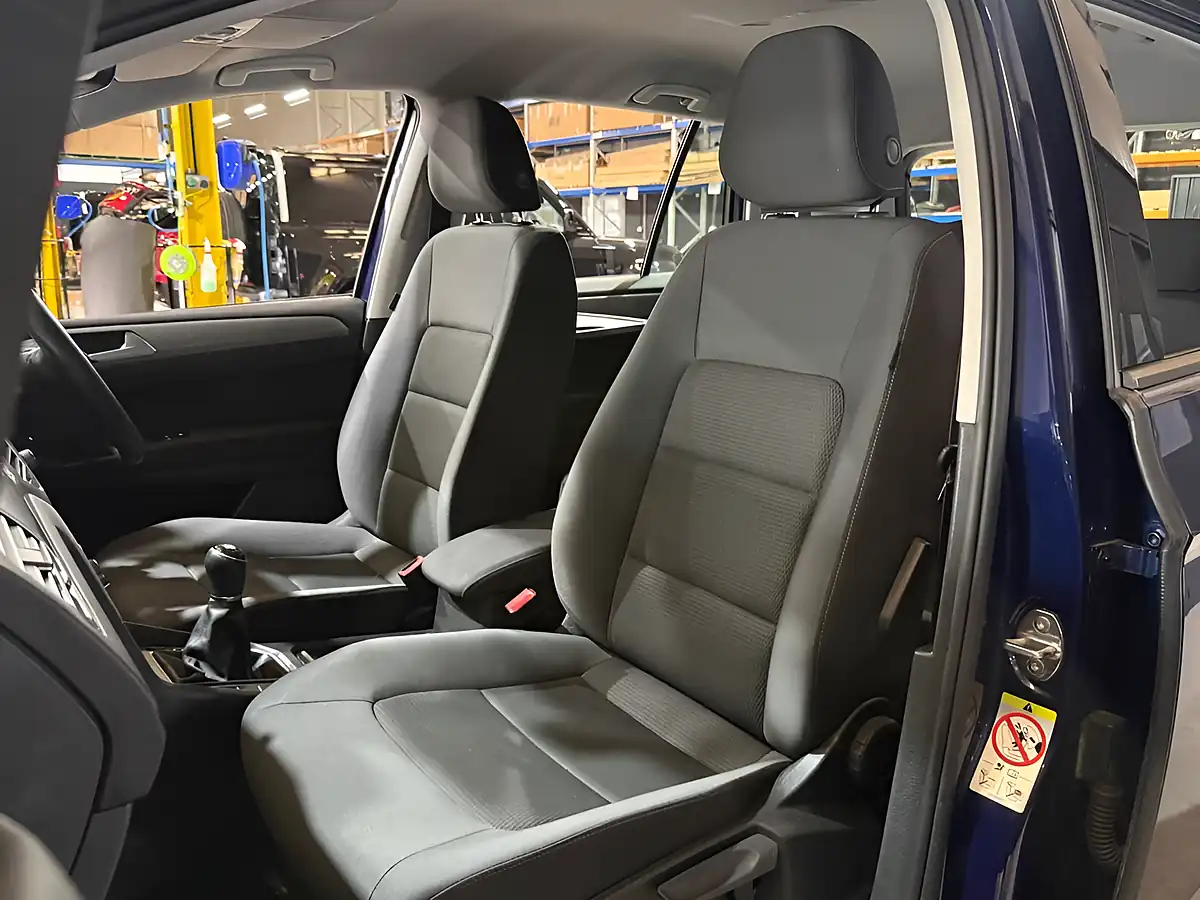 Used 2018 Volkswagen Golf Sv Se Blue - Interior and Exterior details 11