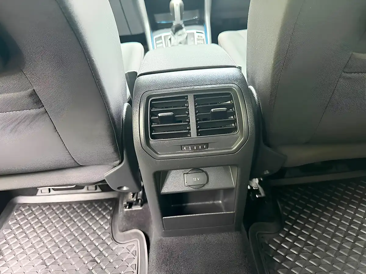 Used 2018 Volkswagen Golf Sv Se Nav Silver - Interior and Exterior details 12