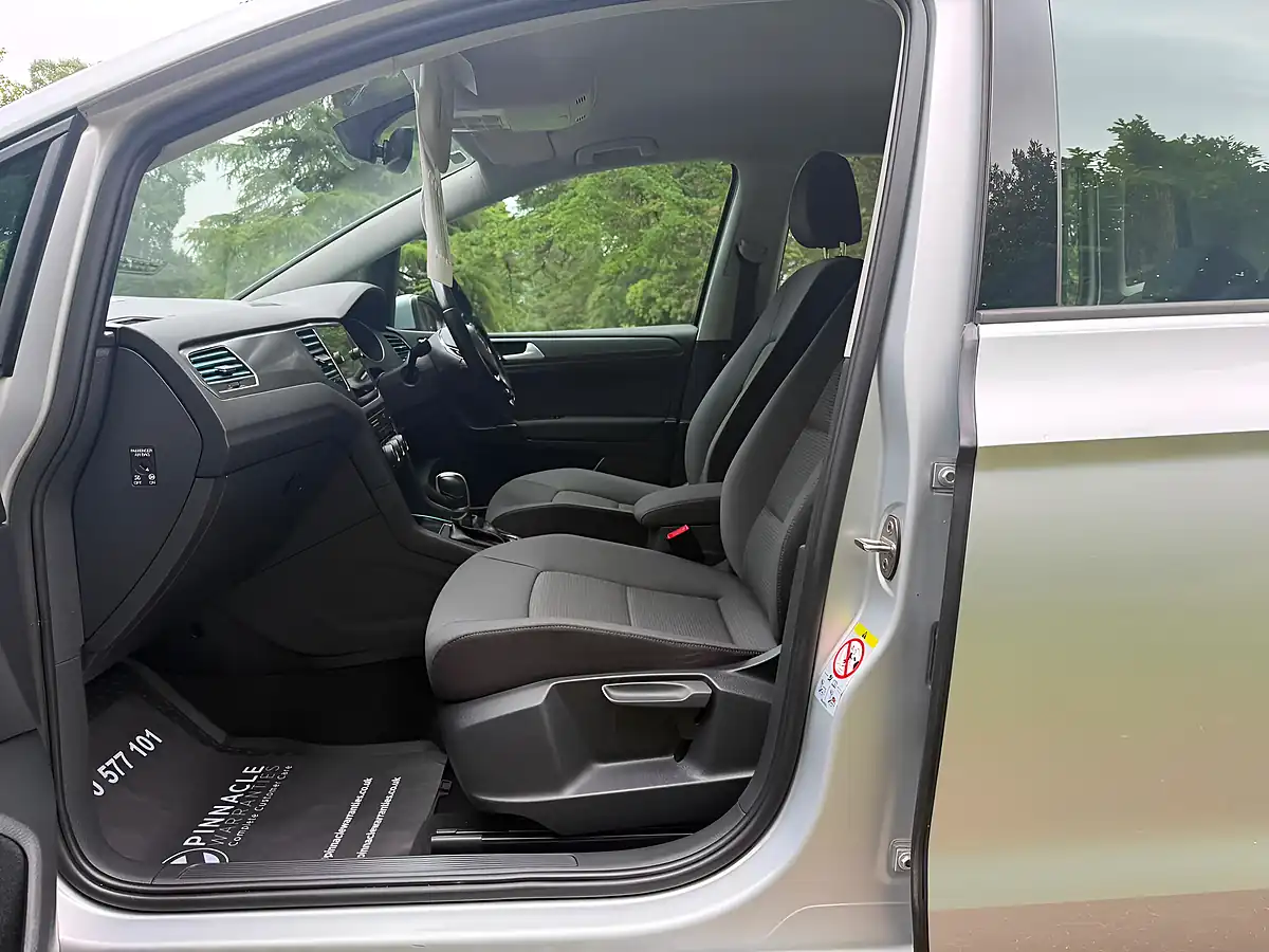 Used 2018 Volkswagen Golf Sv Se Nav Silver - Interior and Exterior details 8