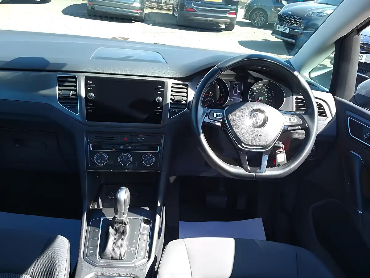 Used 2018 Volkswagen Golf Sv Se Nav Silver - Interior and Exterior details 13