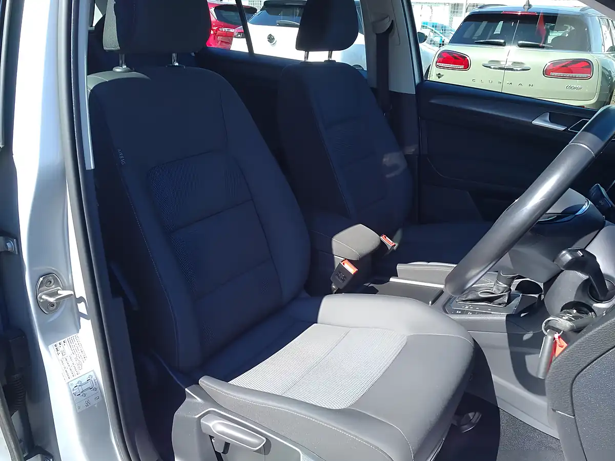 Used 2018 Volkswagen Golf Sv Se Nav Silver - Interior and Exterior details 14