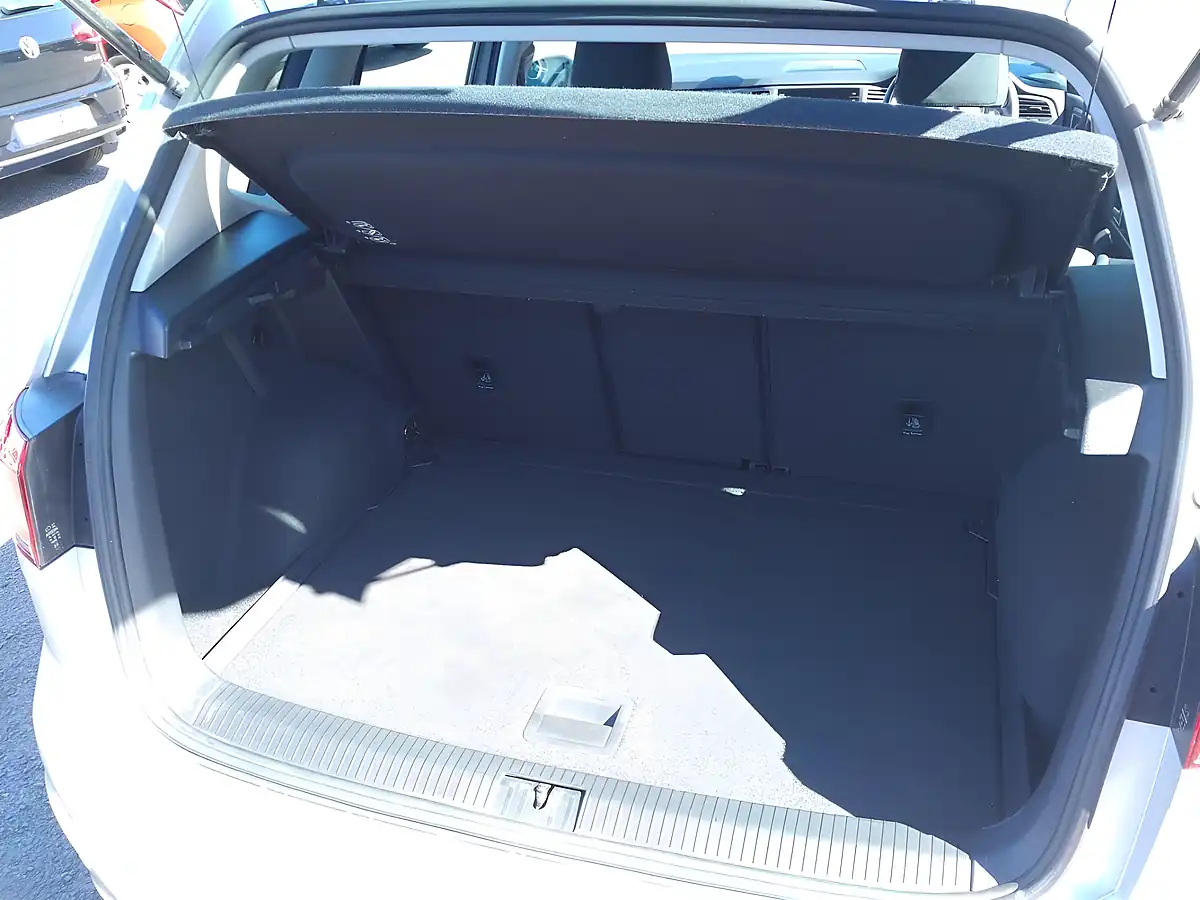 Used 2018 Volkswagen Golf Sv Se Nav Silver - Interior and Exterior details 16