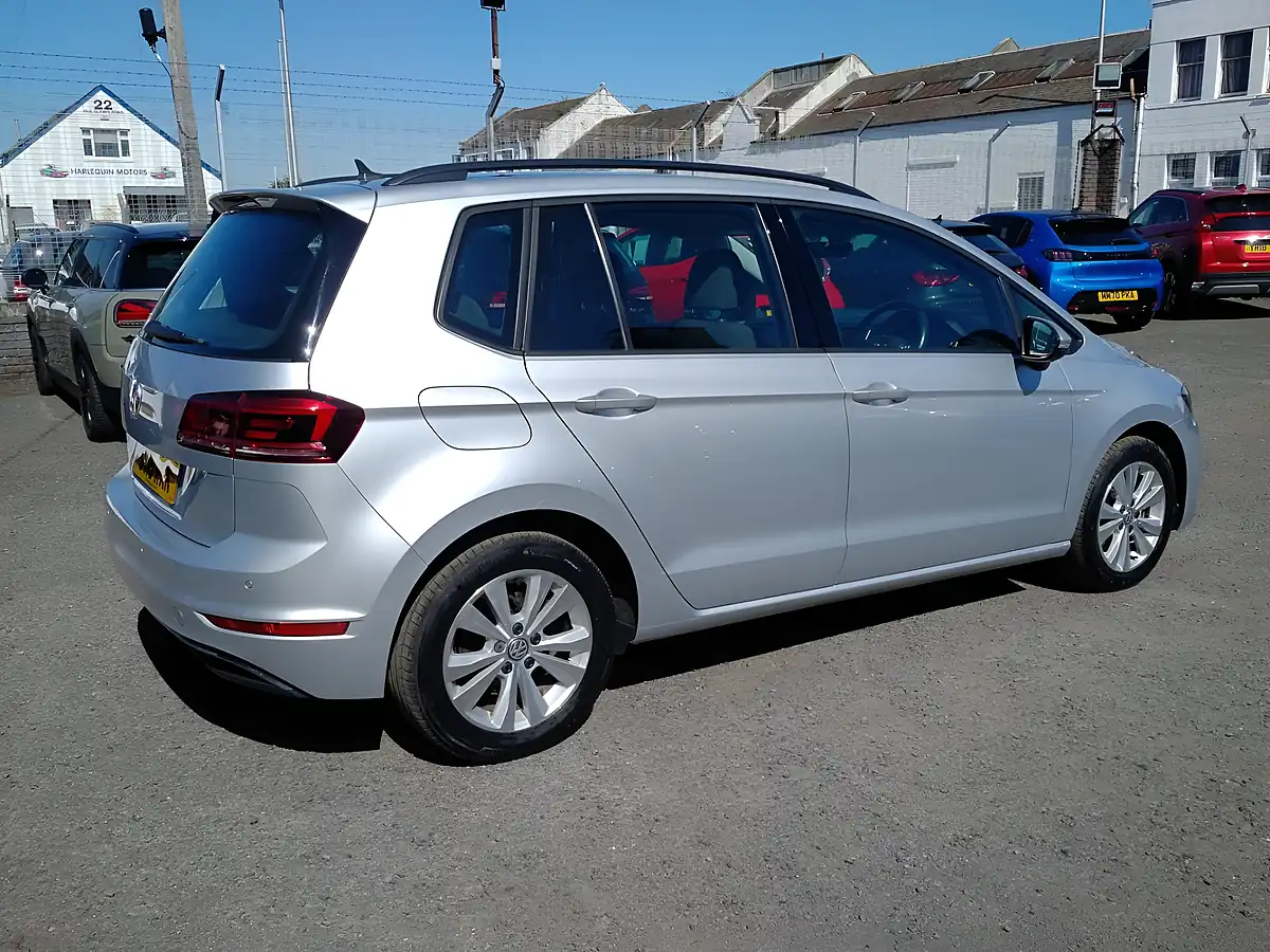 Used 2018 Volkswagen Golf Sv Se Nav Silver - Interior and Exterior details 5