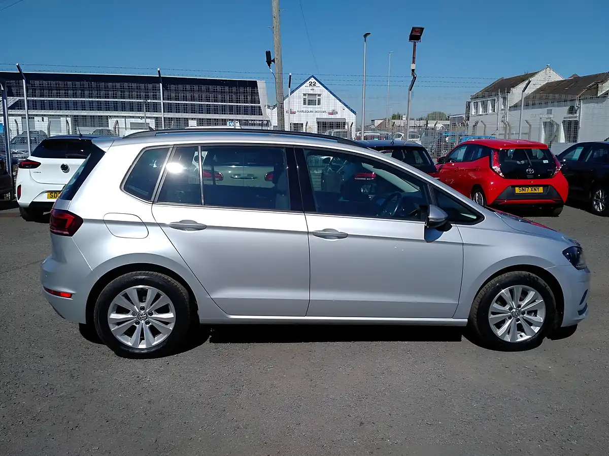 Used 2018 Volkswagen Golf Sv Se Nav Silver - Interior and Exterior details 6