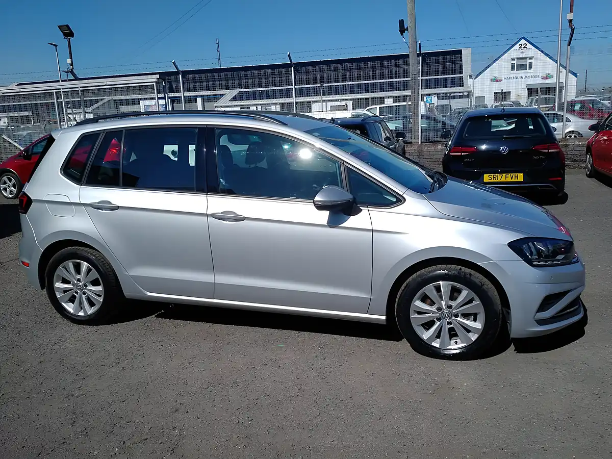 Used 2018 Volkswagen Golf Sv Se Nav Silver - Interior and Exterior details 7