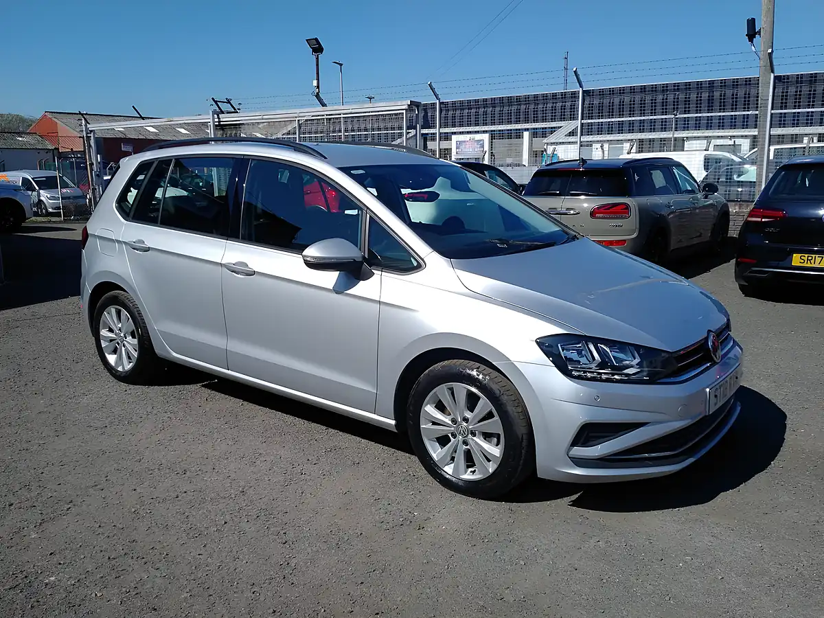 Used 2018 Volkswagen Golf Sv Se Nav Silver - Interior and Exterior details 8