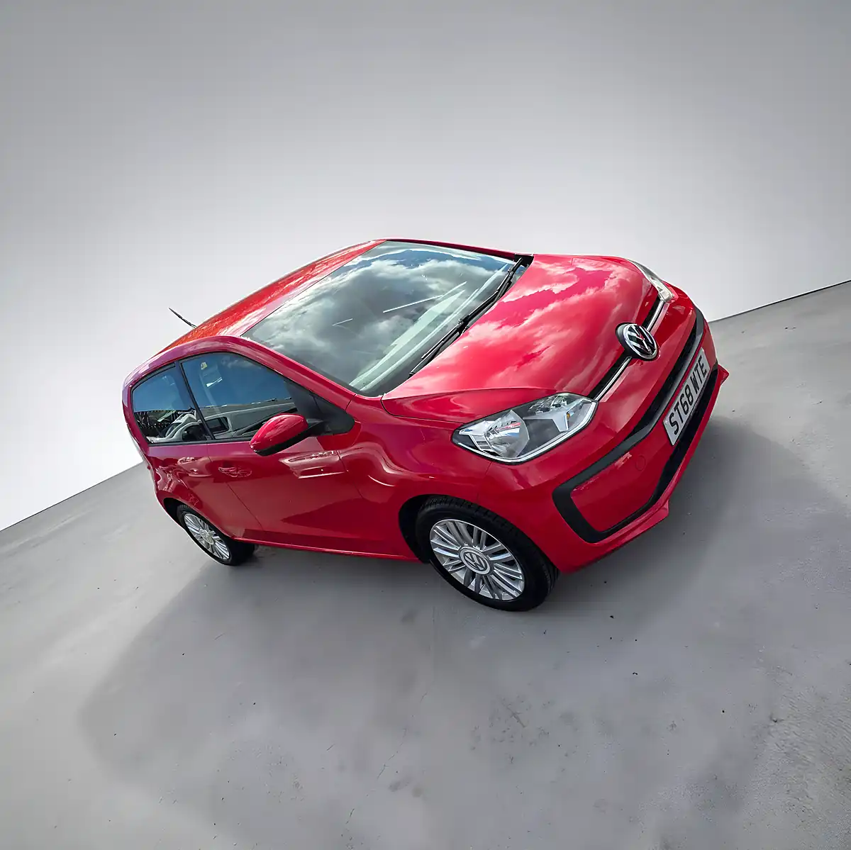 Used 2018 Volkswagen Move Up! Flame Red - Interior and Exterior details 8