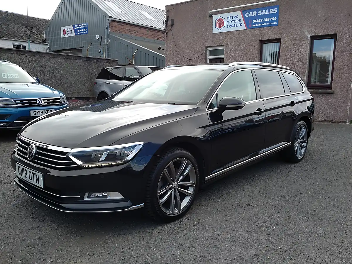 Used 2018 Volkswagen Passat GT Black - Front View