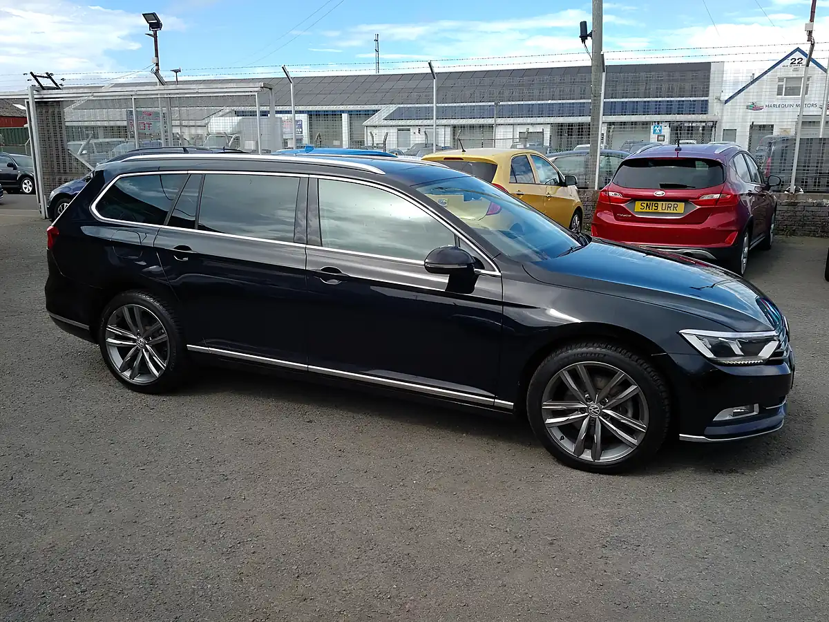 Used 2018 Volkswagen Passat GT Black - Interior and Exterior details 9
