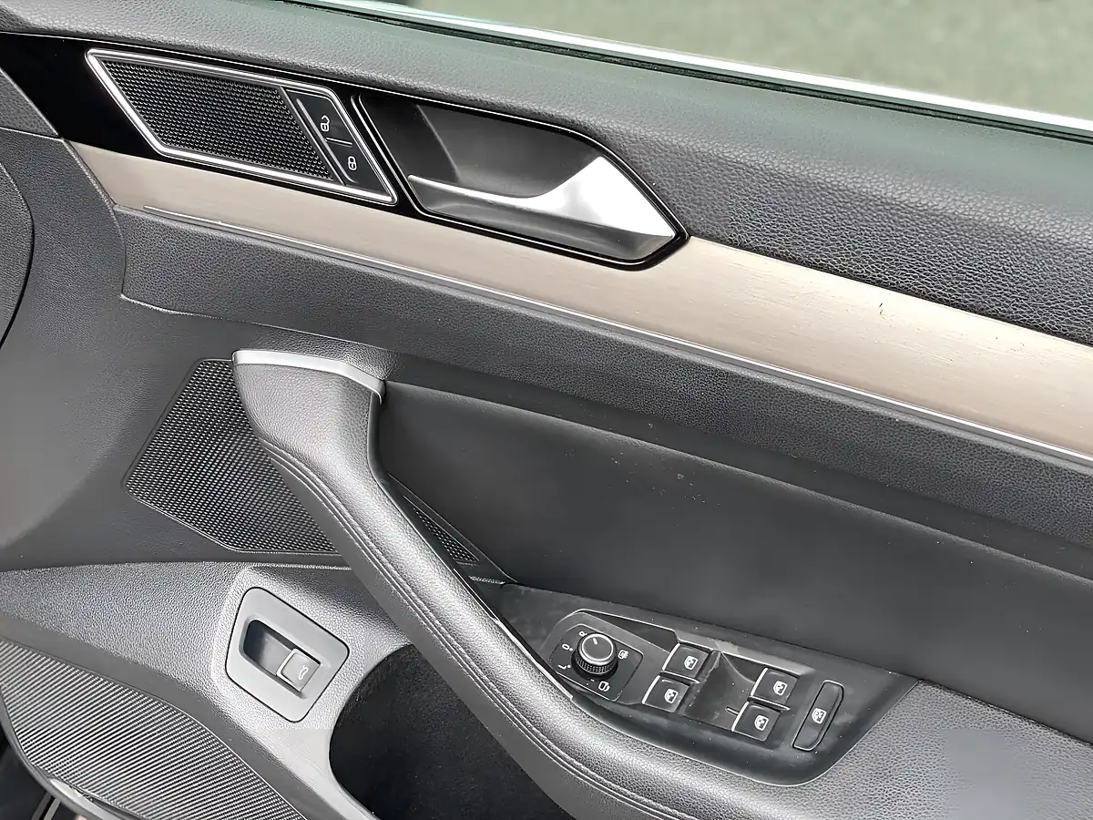Used 2018 Volkswagen Passat GT Grey - Interior and Exterior details 8