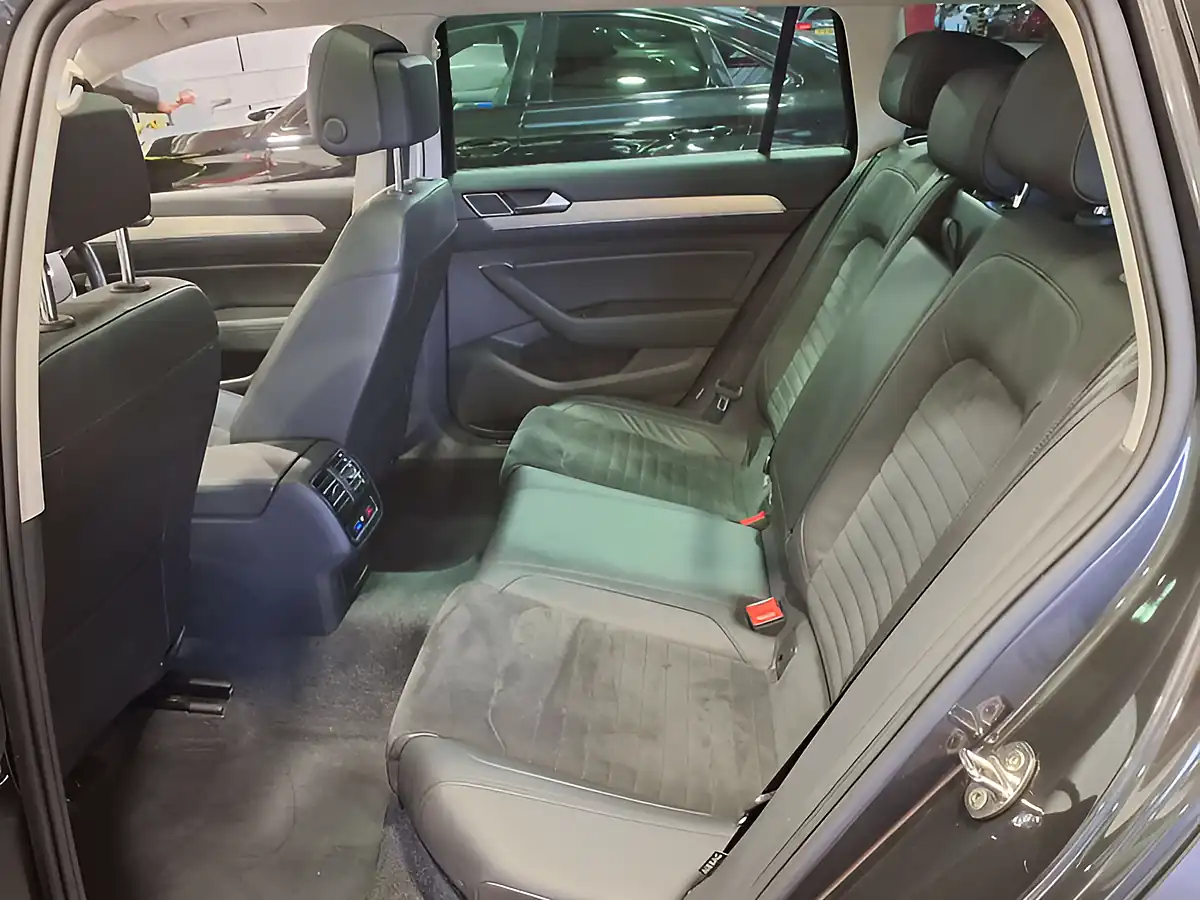 Used 2018 Volkswagen Passat GT Grey - Interior and Exterior details 17