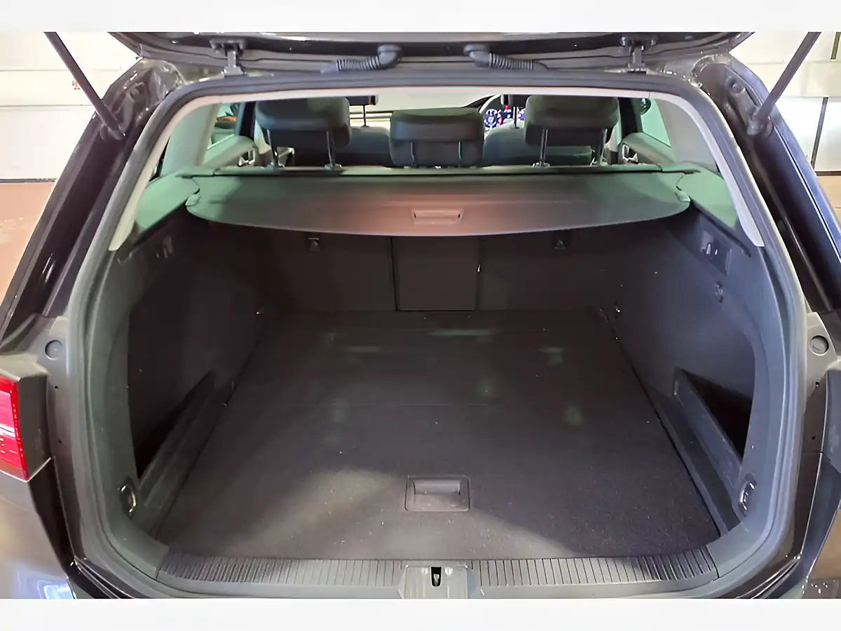 Used 2018 Volkswagen Passat GT Grey - Interior and Exterior details 19