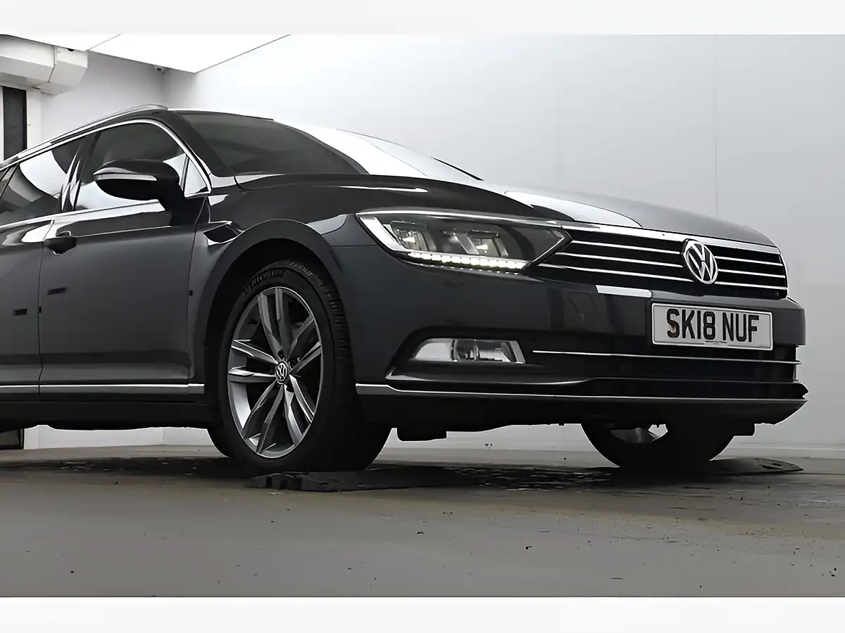 Used 2018 Volkswagen Passat GT Grey - Interior and Exterior details 8