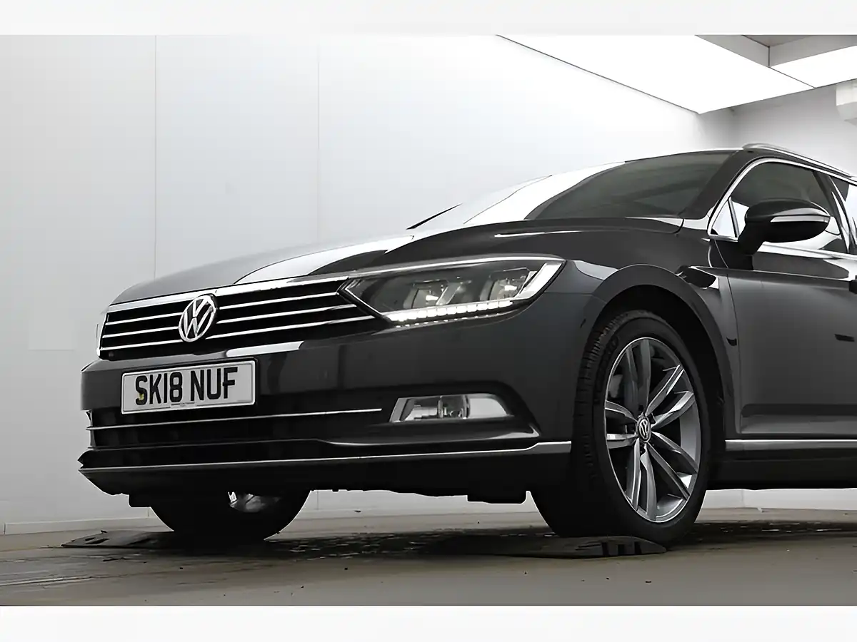 Used 2018 Volkswagen Passat GT Grey - Interior and Exterior details 9