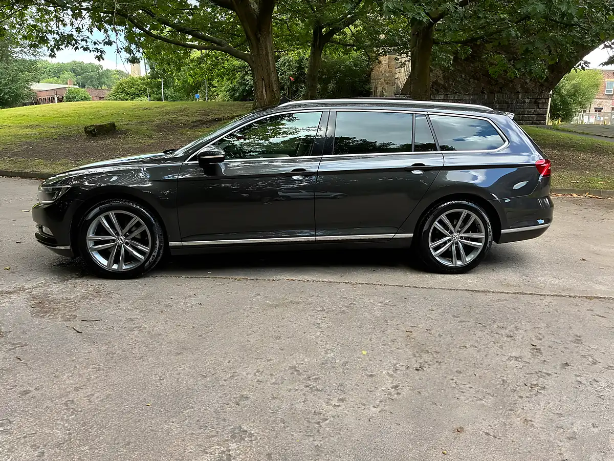 Used 2018 Volkswagen Passat GT Grey - Interior and Exterior details 10