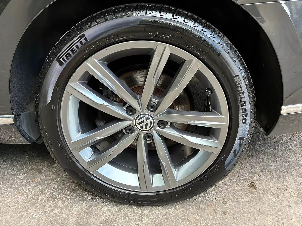 Used 2018 Volkswagen Passat GT Grey - Interior and Exterior details 13
