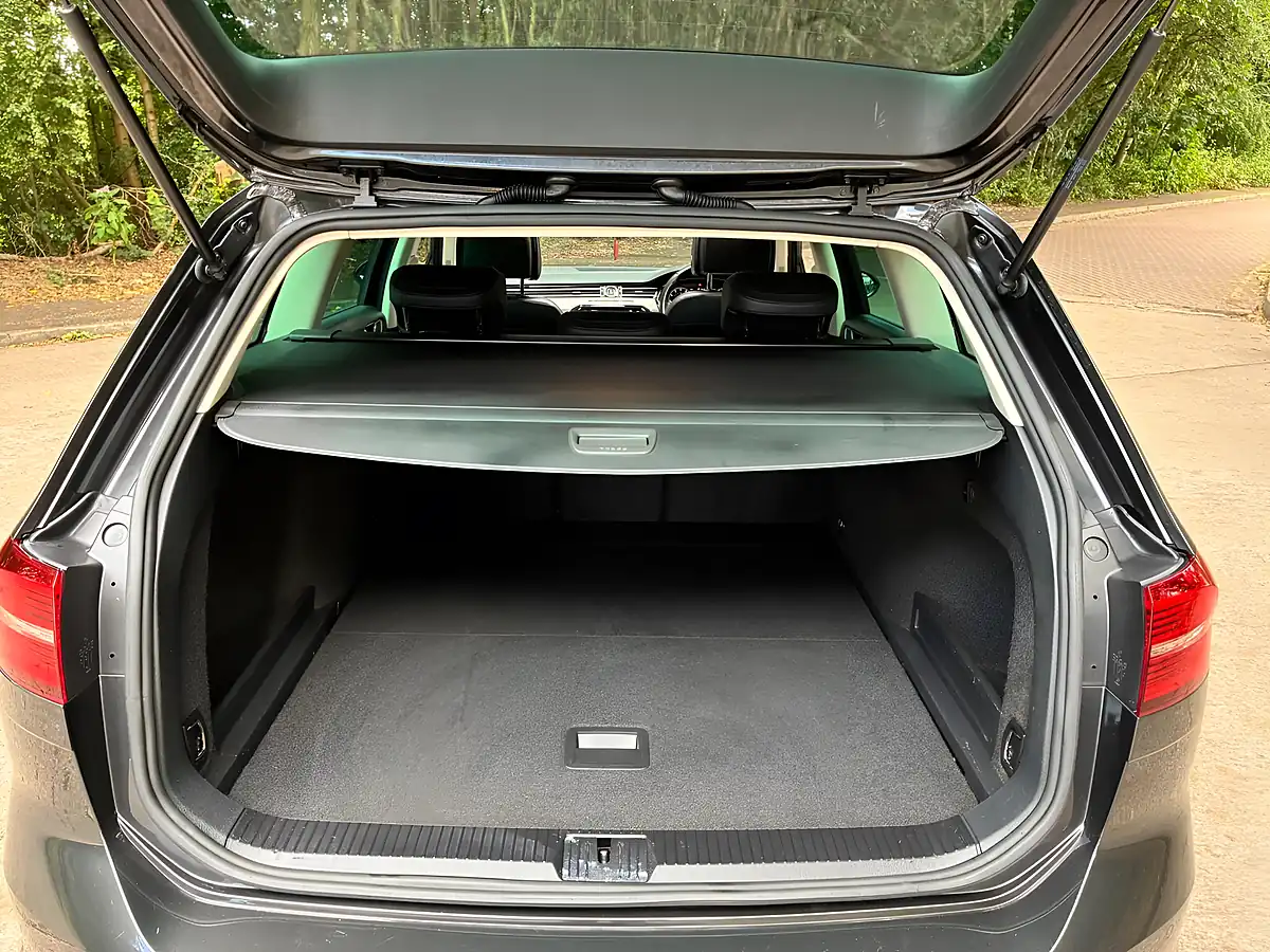 Used 2018 Volkswagen Passat GT Grey - Interior and Exterior details 19