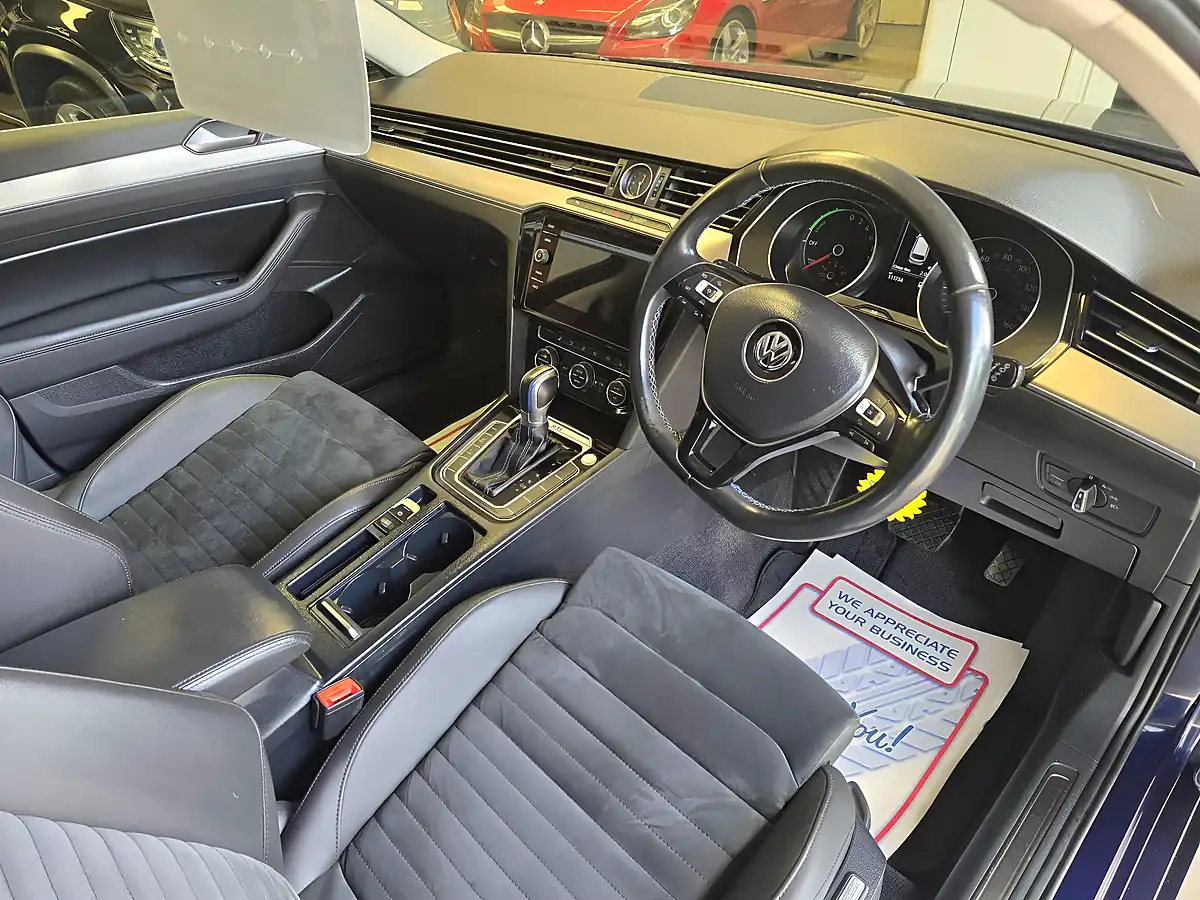 Used 2018 Volkswagen Passat Gte Blue - Interior and Exterior details 12