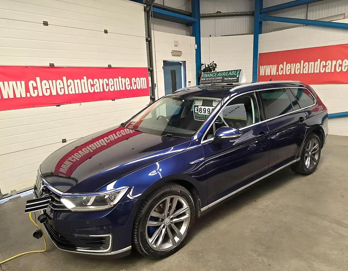 Used 2018 Volkswagen Passat Gte Blue - Interior and Exterior details 3