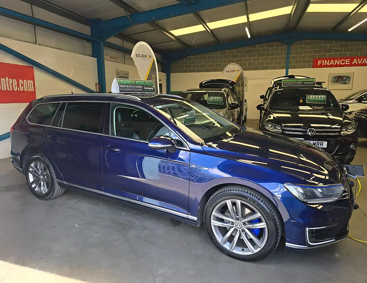 Used 2018 Volkswagen Passat Gte Blue - Interior and Exterior details 4