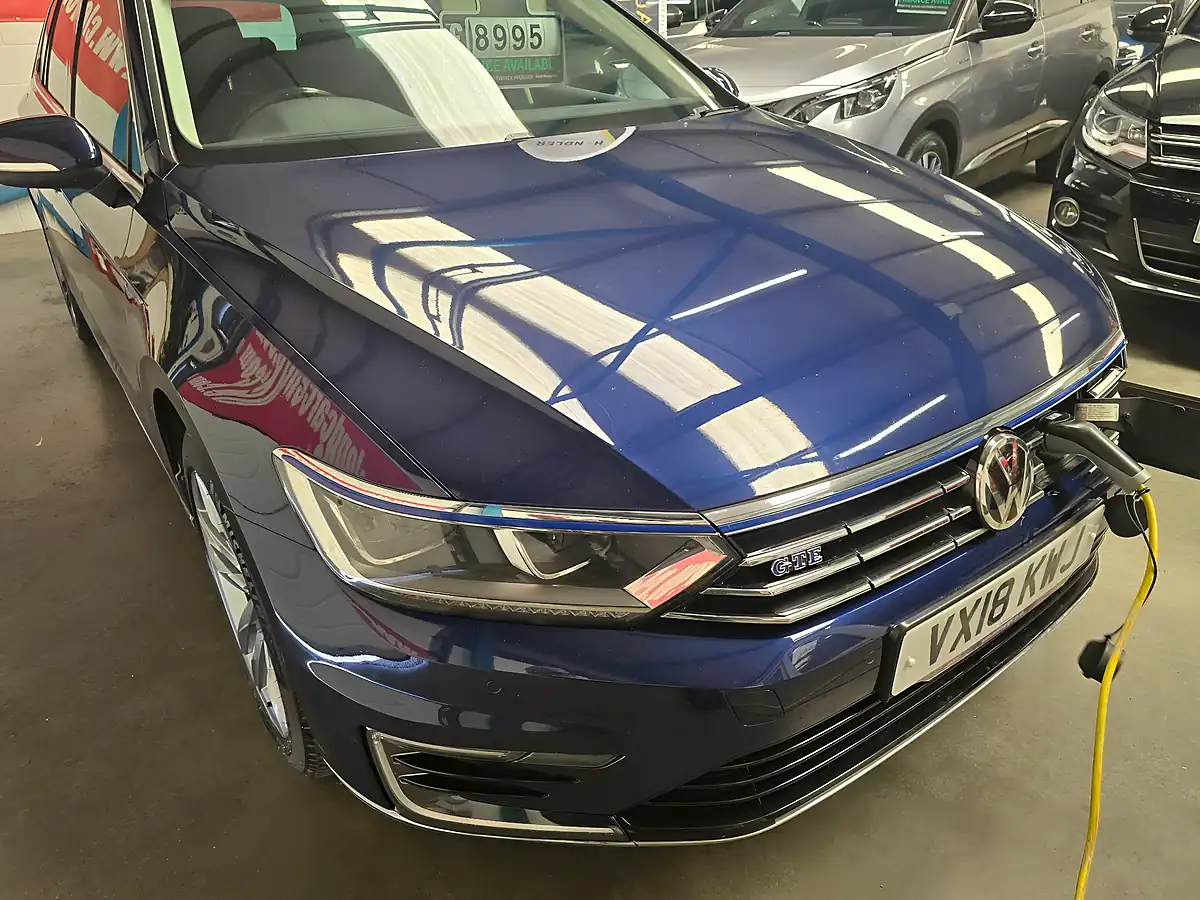 Used 2018 Volkswagen Passat Gte Blue - Interior and Exterior details 7
