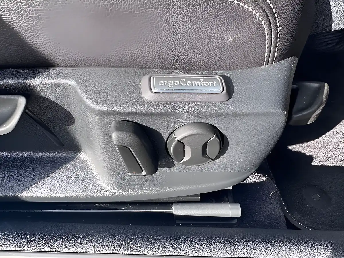Used 2018 Volkswagen Passat R-Line Silver - Interior and Exterior details 12