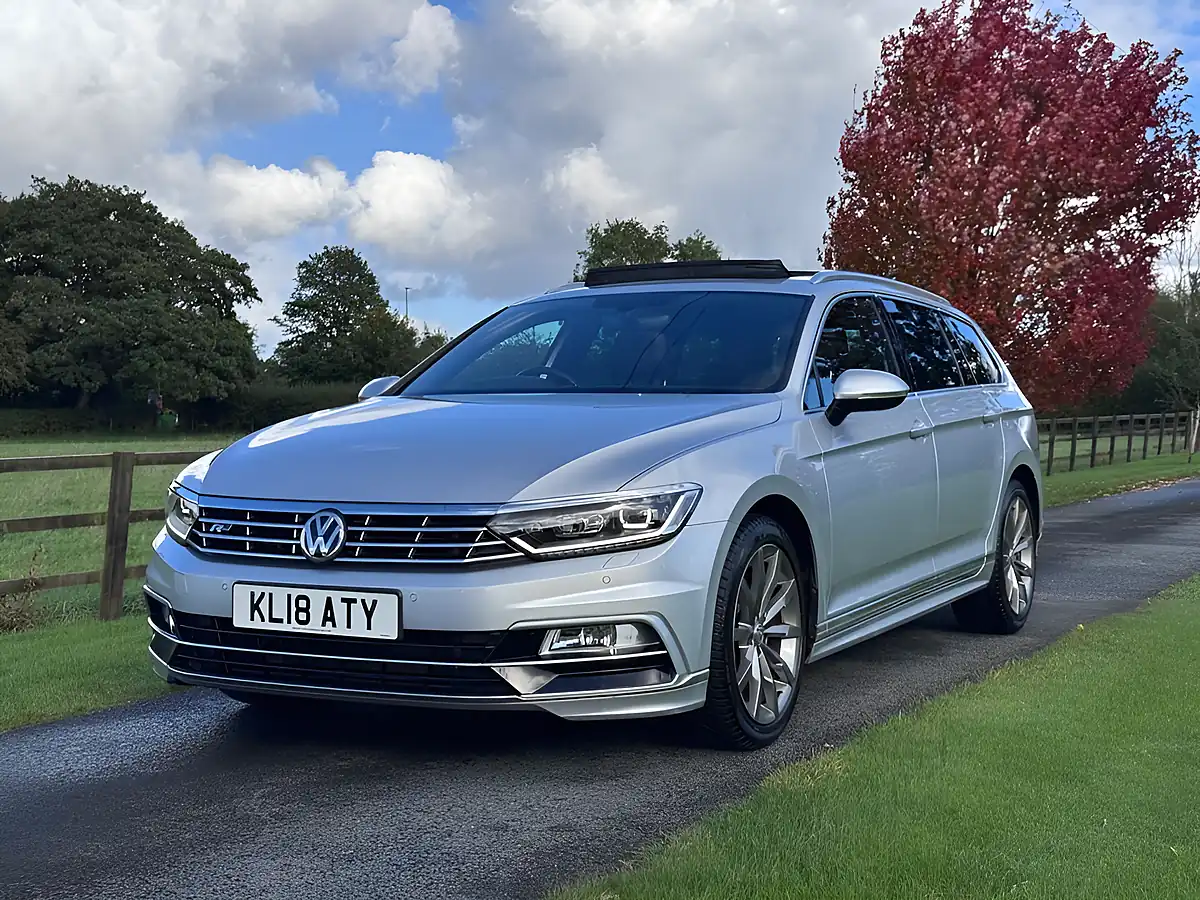 Used 2018 Volkswagen Passat R-Line Silver - Interior and Exterior details 9