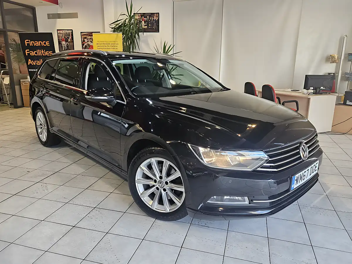 Used 2018 Volkswagen Passat Se Business Black - Front View