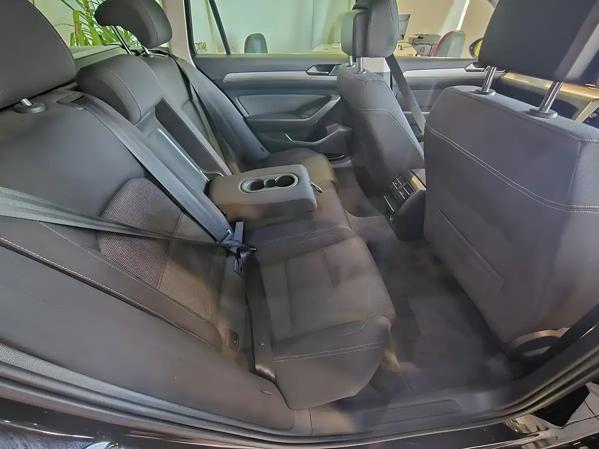 Used 2018 Volkswagen Passat Se Business Black - Interior and Exterior details 10