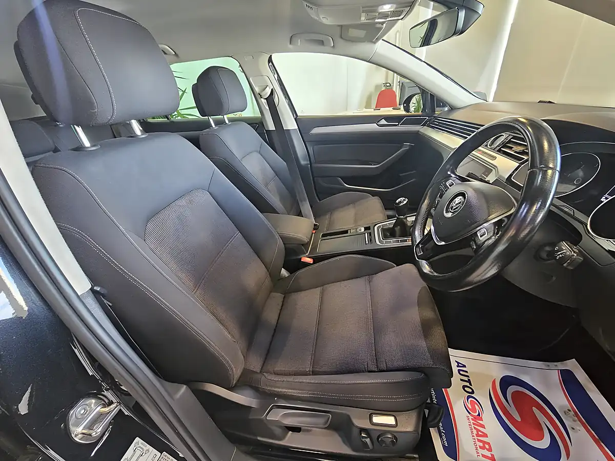 Used 2018 Volkswagen Passat Se Business Black - Interior and Exterior details 11