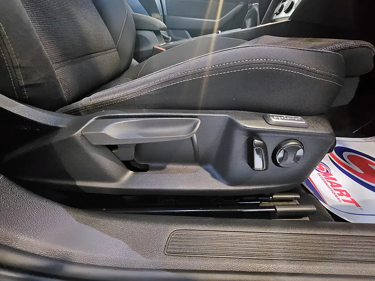 Used 2018 Volkswagen Passat Se Business Black - Interior and Exterior details 13