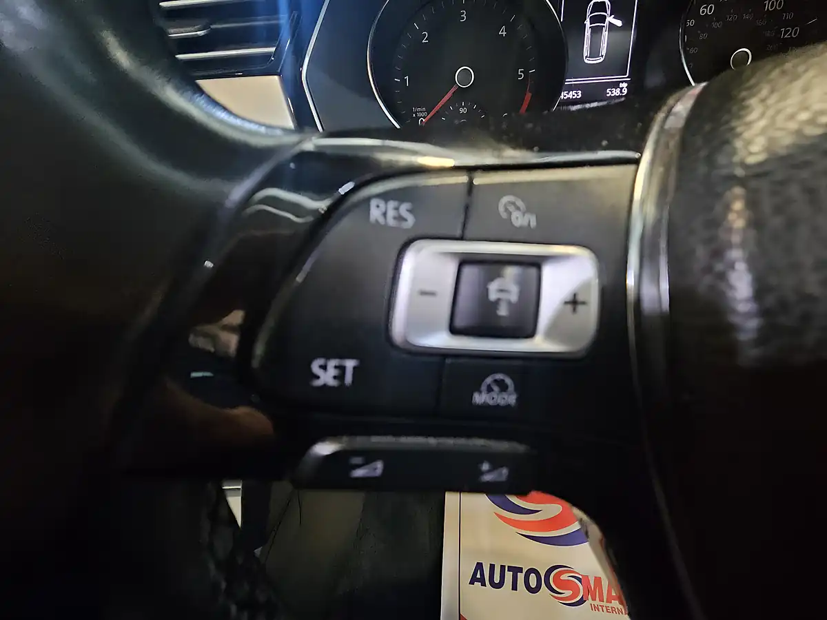 Used 2018 Volkswagen Passat Se Business Black - Interior and Exterior details 15