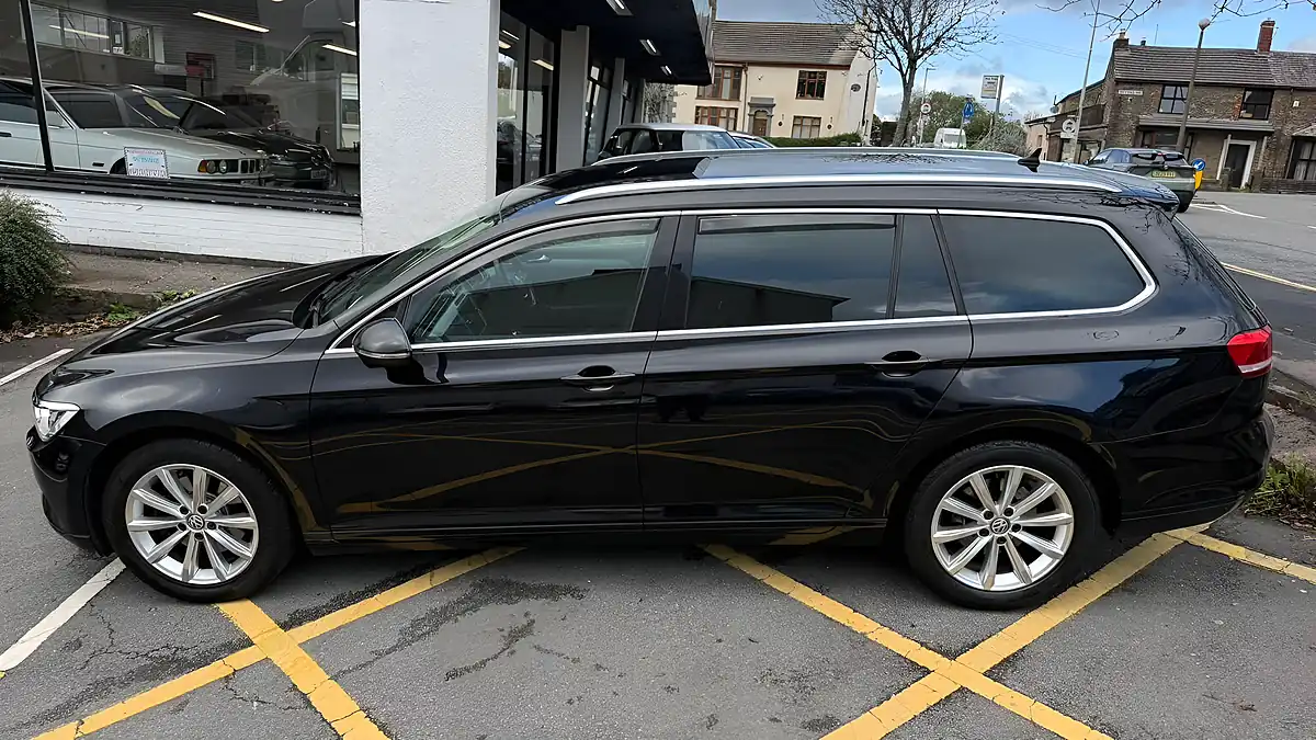 Used 2018 Volkswagen Passat Se Business Black - Interior and Exterior details 12