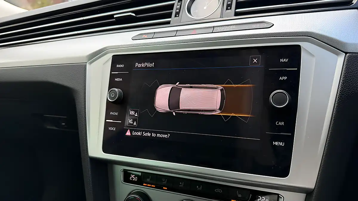 Used 2018 Volkswagen Passat Se Business Black - Interior and Exterior details 14