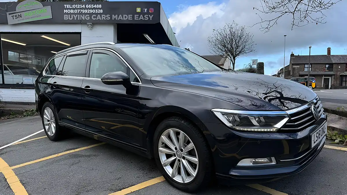 Used 2018 Volkswagen Passat Se Business Black - Interior and Exterior details 5