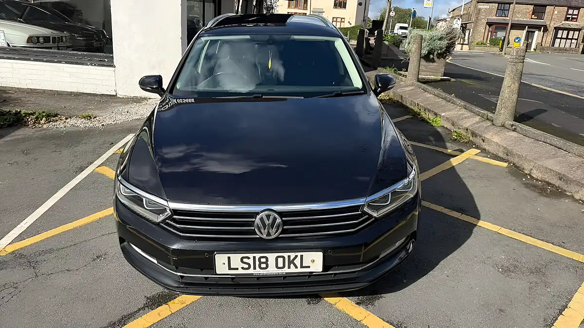 Used 2018 Volkswagen Passat Se Business Black - Interior and Exterior details 9