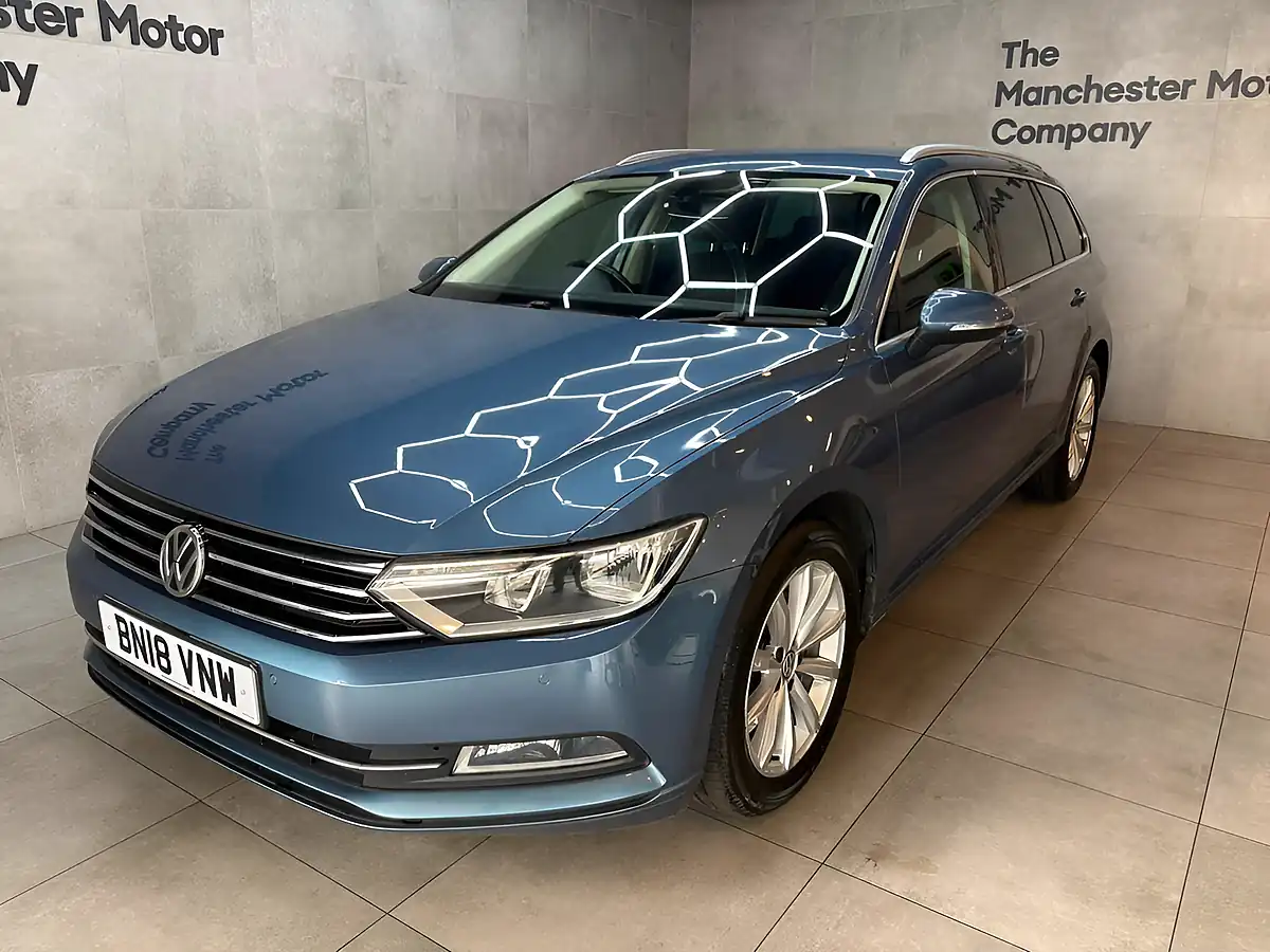 Used 2018 Volkswagen Passat Se Business Blue - Front View