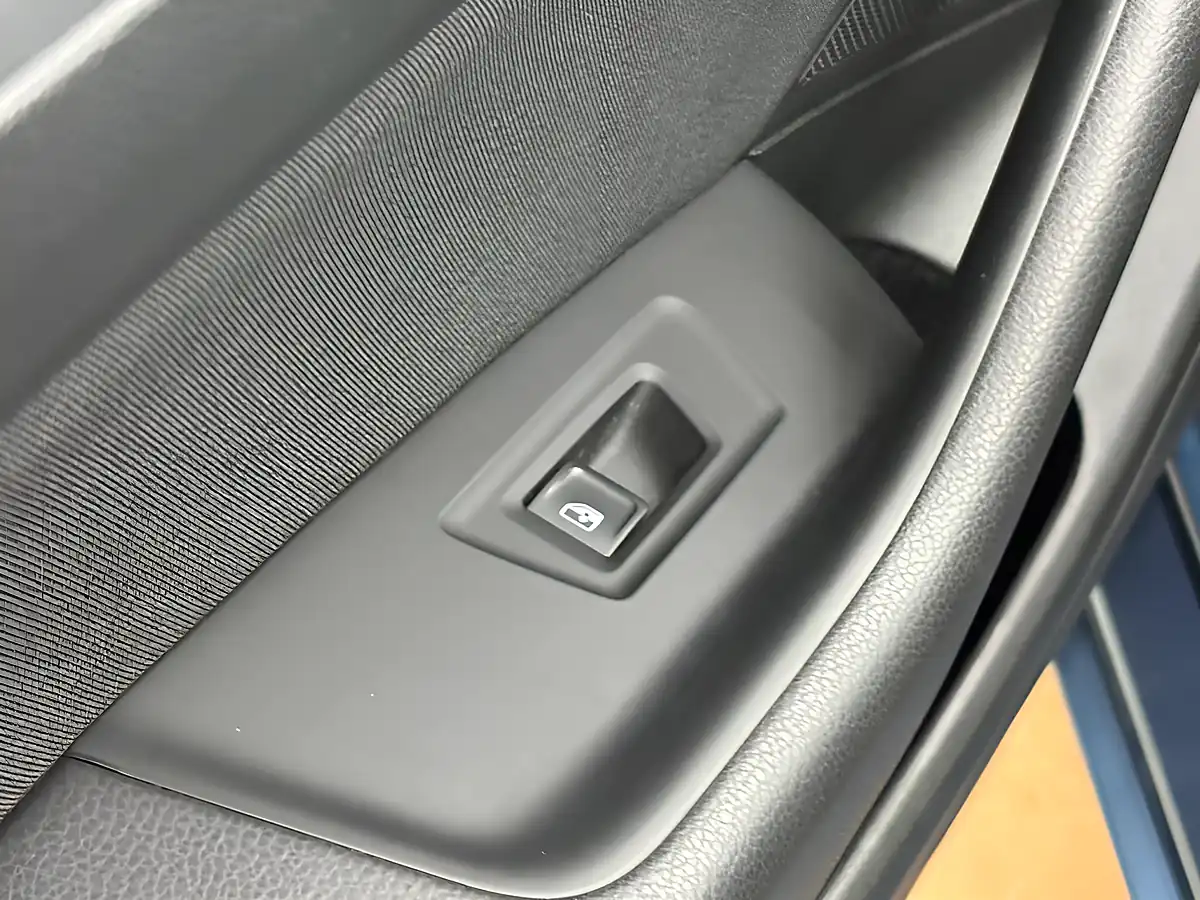 Used 2018 Volkswagen Passat Se Business Blue - Interior and Exterior details 19