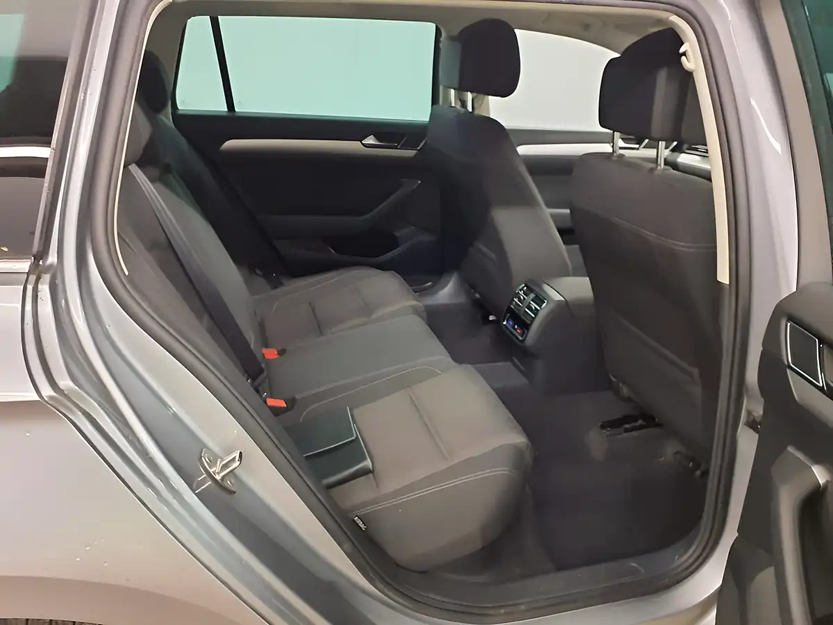 Used 2018 Volkswagen Passat Se Business Edition Silver - Interior and Exterior details 11